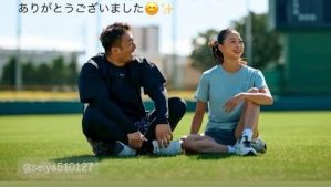 「さすがの変わらぬ美しさ！！」　鈴木誠也、美人妻と笑顔で見つめ合う“爽やか”ツーショットに反響　「仲良し夫婦」「良い写真すぎる」
