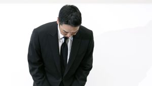 巨人・阿部前監督辞任の渦中…スポーツ紙1面でおきた“ミラクル”に注目「何と言うタイミングなのか」「ねらってるだろ」
