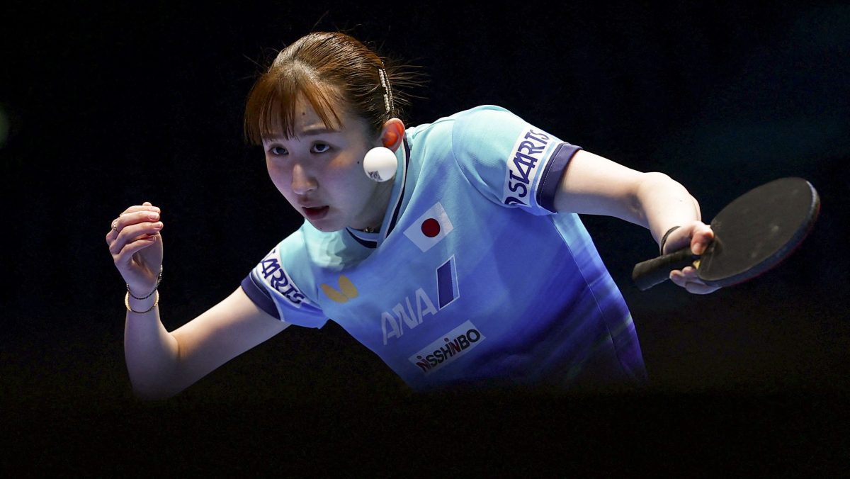 プレーする早田ひな 卓球の世界選手権団体戦 　女子決勝トーナメント２回戦のルクセンブルク戦でプレーする早田ひな＝ロンドン（ロイター＝共同）