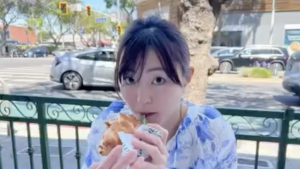 角田夏美「どんどん綺麗になってる」　マイアミの海を満喫する“女優”ショット「マジで可愛い」「日本の宝」