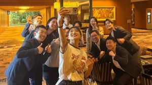 電撃婚の坂本花織、まさかのメンバーとの“恒例セルフィー”が話題　「だから大好き」「愛される理由が詰まってますね！」