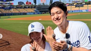 三浦璃来＆木原龍一、LAでおそろいの指輪にニッコリ　「ニヤニヤしちゃう」「龍一くんがとにかく幸せそう」