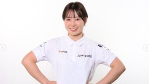 蛭田みな美のスマイルに絶賛　女子ゴルファープロフ撮影のオフショットに「美人多い」「もったいないから写真集にして」