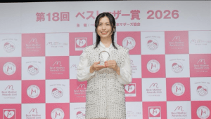 元なでしこ鮫島彩、“ベストマザー”に輝く　昨年出産…母の笑顔に「お母さん1年生がんばれ〜」「めっちゃ素敵」