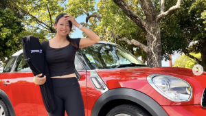 園田彩乃、“ぴちっとスパッツ”で愛車とのリンクコーデ　「めっちゃ似合ってます」「脚が長く綺麗です」