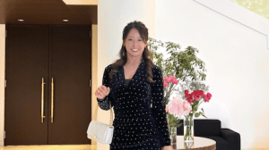 園田彩乃、結婚式で見せた“ボディライン”くっきり黒ドレス姿　「かっこええなぁ！」「結婚したい」