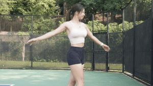 ボディラインくっきり！　園田彩乃、自信あふれるウォーミングアップ姿に反響「すごいスタイル」「筋肉が見事！」