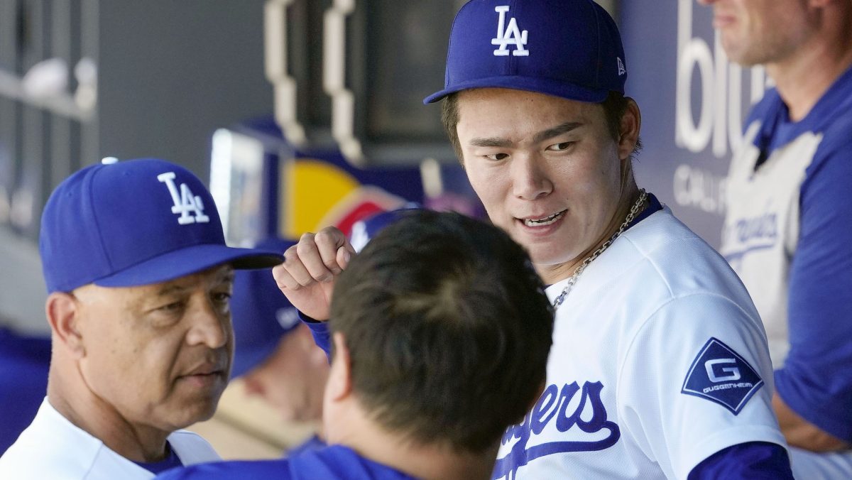 ロバーツ監督と山本 米大リーグ・山本