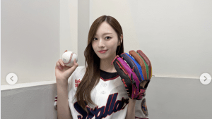 「脚長すぎだし美しい」元乃木坂46・梅澤美波、神宮球場で初の始球式　「かわいすぎた」「ヤクルトの新エース現る」