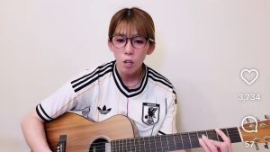 吉田沙保里、W杯応援で驚きの美声披露　意外な特技に「歌声が透き通っててイイ」「ギター上達してるー」