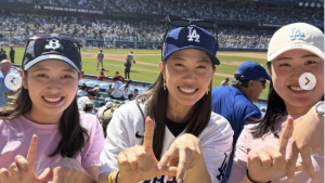 上田桃子「最高な時間でした」　LA訪れ小祝さくらとド軍試合観戦するオフショットに注目集まる「羨ましい〜っス」「この3人ゴージャスです！」