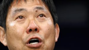 オランダ戦の森保監督 日本―オランダ 　日本―オランダ　試合開始前、国歌斉唱で涙を浮かべる森保監督＝ダラス（共同）