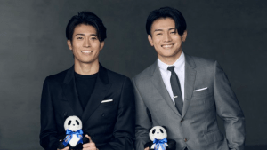 「笑顔が爽やか」　上田綺世＆中村敬斗、『anan』撮影のオフショットに「なんですか、このモデル」「普通に強すぎる」