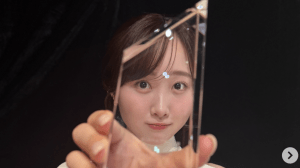 本田望結、美しい「素まつげ」で受賞！　トロフィー持ちほほ笑む写真に「お美しすぎる」「雰囲気も変わったよね」