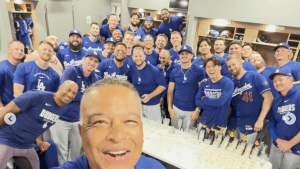 大谷翔平らド軍選手が大集合！　ミゲル・ロハス、豪華自撮りを公開「写真かわいい」「Dodger legend」