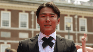 「異次元のオーラ」山本由伸、レッドカーペットで見せたシックな黒スーツにファン興奮！　「お洒落でさすが」「上品ですな〜」
