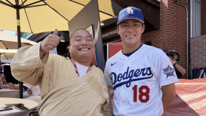 『VINANT』ドラムが米国を訪れ、山本由伸＆村上宗隆と2ショット！　「すっごくいい写真」「似てて可愛い」と反響