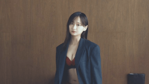 「ドキッとした」　影山優佳、色気漂う“ランジェリー”グラビアにSNS民キュン死　「凄い格好だね」「なんだこの頬をつたうモノは…」