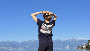 「めっちゃスタイル良い！」桑木志帆、湖のほとりに立つ“スーパーモデル級”写真公開　「足長い！」「カッコいい」