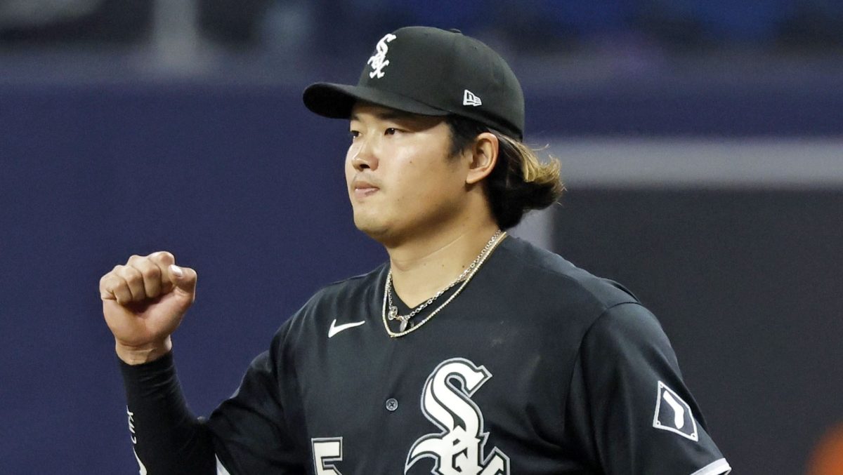 レイズに勝利し、ガッツポーズするホワイトソックス・村上＝セントピーターズバーグ（共同）
