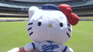 ドジャース、“可愛すぎる”サンリオとの限定コラボアイテムを大公開！　「I WANT ONE」「可愛いですネ」と熱視線集まる