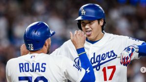大谷翔平、今季27号にデコピンポーズ　同僚との“変顔”セレブレーションに「お茶目」「本当に元気出るー！」