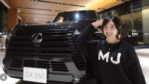 松井珠理奈「緊張しました」　高級SUVとの2ショットに「カッコ良いですね」「初心者が乗るクルマではない」と注目