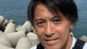 「顔がほっそり」元TOKIO山口達也さん、海辺のどアップ近影　「イケおじ」「海が似合いすぎます」