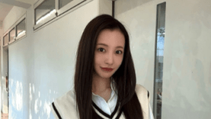 板野友美（35）、女子高生に扮した近影に「制服姿可愛いすぎて滅」「30代に見えません」