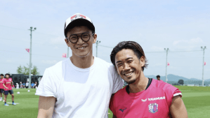 「人脈広すぎる」香川真司、超有名俳優と肩を組んでほほ笑むショット公開