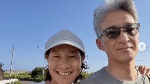 伊達公子、白髪イケメン夫と北海道旅行でツーショット！　「お気分爽快ですね」「笑顔にこちらまでホッとしました」と注目集まる