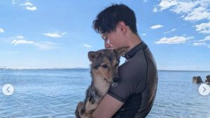 髙橋藍にぎゅーっ！　キュートな愛犬とのショットにメロメロになる人続出