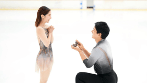 「待ち望んでいた」木原龍一＆三浦璃来、婚約発表のプロポーズ写真に祝福殺到！　「嬉しくて泣きそう」「史上最も匂わせてたカップル」