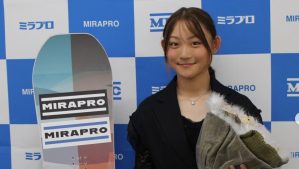 スノボ・清水さら、シースルー素材で大人っぽさ際立つ黒コーデ　所属会見での笑顔にファン悶絶「めちゃくちゃ可愛い」