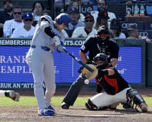 ジャイアンツ戦の９回、遊ゴロに倒れるドジャース・大谷＝サンフランシスコ（共同）
