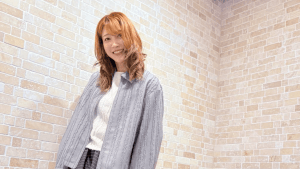 「オスカルみたい」狩野舞子38歳、雰囲気一変　巻き髪＆個性派スカートに「普段と違う」「ますます綺麗になってませんか？！」