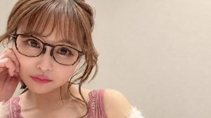 鈴木奈々「今のバストが一番…」ランジェリー姿で現在の体重告白　自信満々のパーツに称賛「爆烈」「リアル峰不二子」