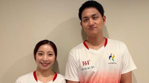 三浦璃来＆木原龍一、雨の中でも笑顔で聖火ランナー！　たくさんの声援に感謝「婚約期間って楽しそう」「お二人の門出にぴったり」