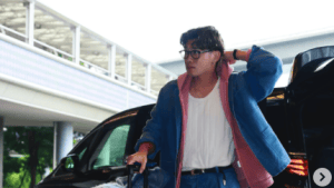 鈴木唯人、青＆ピンクの帰国後コーデに反響「カッコ良すぎ」「レベル高すぎ」　中村敬斗は「お前さぁ…」とツッコミ