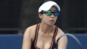 「集中できない」園田彩乃“美ボディ”あらわなサーブシーン公開！　ファン興奮「ごっつい」「薬指の指輪気になる」