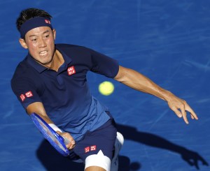 シングルス１回戦でプレーする錦織圭＝有明テニスの森公園