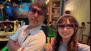 「素敵な親子だ」小笠原道大、美人娘とディズニー満喫　「相変わらずカッコえぇ…」「パワプロでいつも使ってました！」と反響