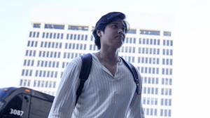 「色気ダダ漏れ…」大谷翔平、“ネックレスちら見せ”コーデで球場入り！　ド軍ナインの私服姿が好評「俳優みたい」「カッコいい」