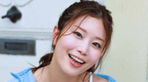 「胸元が…」稲村亜美（30）、ボーダーキャミの“爽やか”オフショに絶賛　「色気アップしてませんか！？」「相変わらず可愛くてナイスバディ」