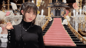 「すんごい好き」えなこ、ミニスカ＆ぴったりニット姿で魅了　“黒ずくめ”コーデに「メチャクチャ可愛い過ぎ」「ハーフツインテール最高！」