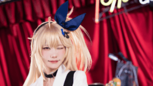 「あ、好きです」えなこ、金髪ロングにミニスカで太もも“チラり”　美しすぎる姿に「眼福です」「一目惚れしました！」と反響
