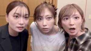 元モー娘。メンバーが“冷凍チャーハン”ネタで話題のMVを再現！「見れて神w」「やってるやってる」とファン爆笑