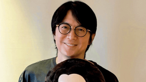 福山雅治（57）、“推しぬい”抱えてニッコリ！　「可愛すぎる」「抱っこしたぁーい」とファン悶絶