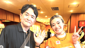 「芸能人の特権？」千鳥・ノブ、キュートな女子プロごrファーとのツーショット連発！　興奮隠せぬ姿にツッコミ「もうただのおっさん」「ずっるいわー」