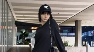 「美脚が眩しい」岡田紗佳（32）、私服姿の“レースタイツ”でファン魅了　「ビューティフルッ!!」「たまりません…」